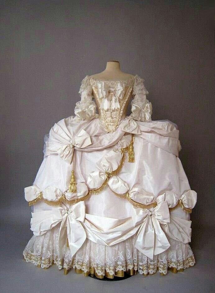 Fit for a Queen: The 10 Best Rococo Wedding Dresses for a Fairytale Vow Renewal 2 unnamed file %sitename %